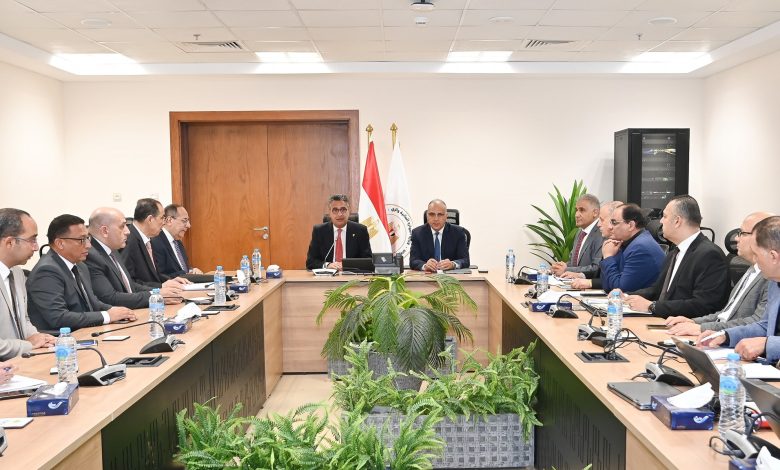 الحكومة-تبحث-سُبل-حماية-الموارد-المائية-من-تلوث-مصانع-سكر-القصب