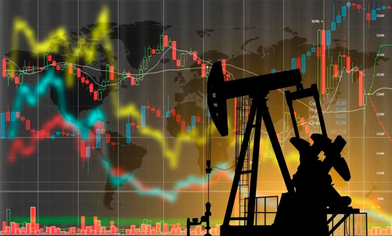 النفط-يُغلق-منخفضاً-لكنه-يحقق-مكاسب-شهرية-تتجاوز-8%