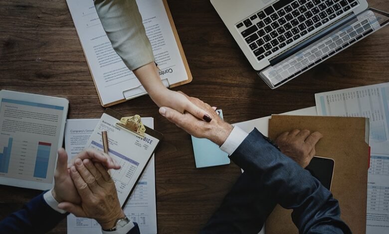 “بيكر-آند-ماكينزي”:-صفقات-الدمج-والاستحواذ-تعود-بقوة-وسط-بيئة-أكثر-تعقيدًا